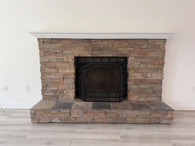 Building Photo - 2503 Levante St