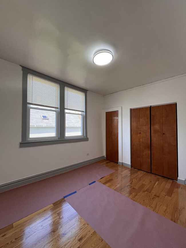 Building Photo - 1430 N Leamington Ave