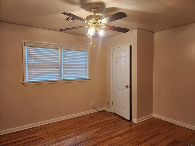 Building Photo - 606 Fairview Ave