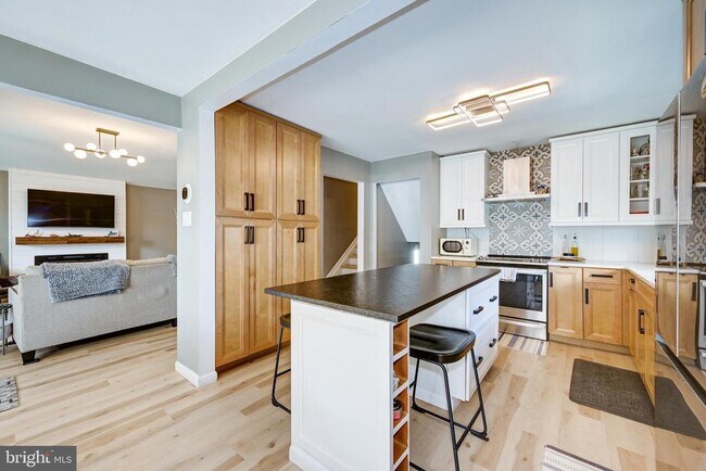 Building Photo - 325 Juniper Dr