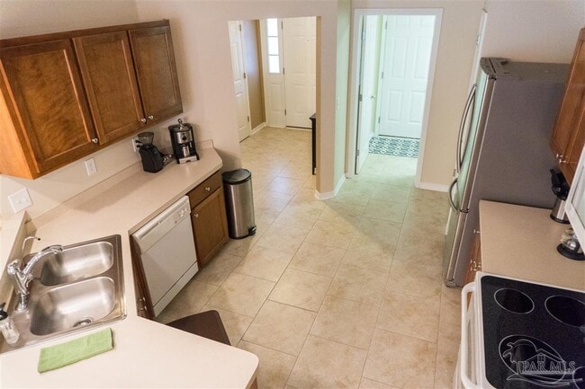 Building Photo - 5341 English Oak Dr
