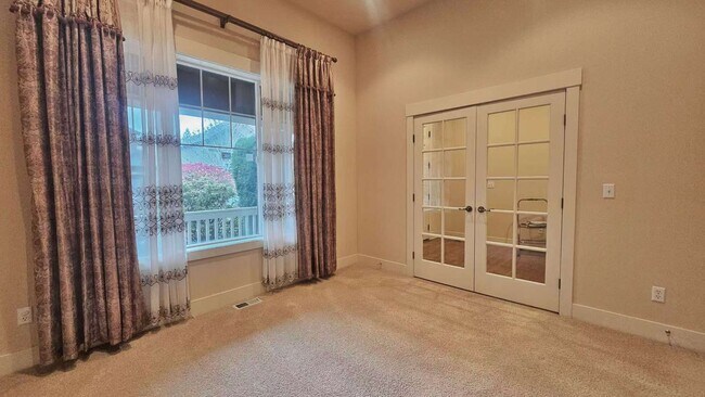 Building Photo - Beautiful 5 Bed 3.5 Bath Home in Redmond R...