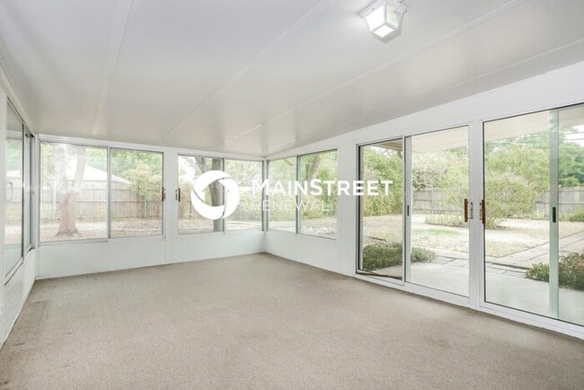 Building Photo - 3 Bedroom Pet-Friendly Home in FORT WORTH, TX with Main Street Renewal