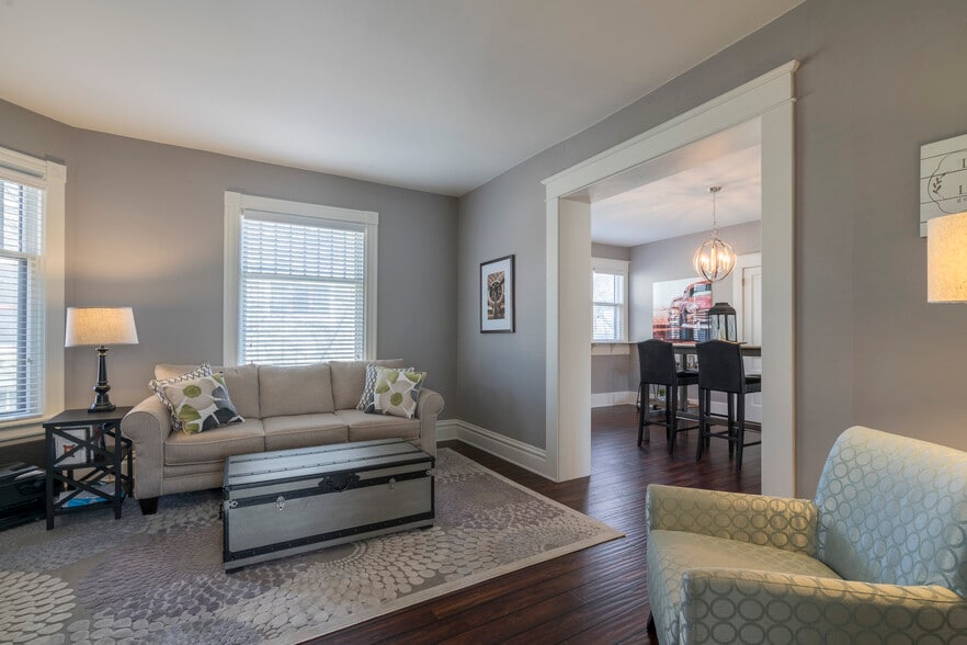 Building Photo - 552 Union Ave SE