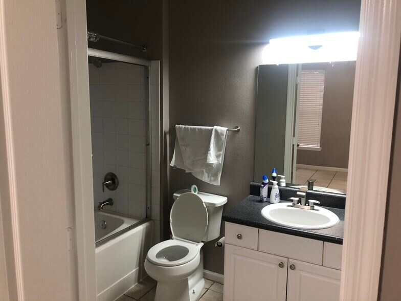 Building Photo - 8848 Villa View Cir