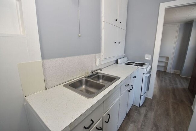 Building Photo - Studio apartment in Dowagiac