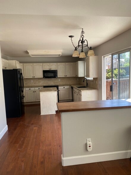 Kitchen from Living Room - 2526 WOODROSE PL