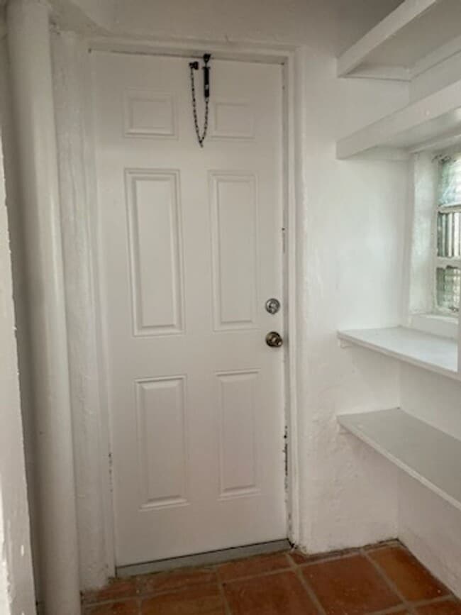 Building Photo - 315 Pine Terrace