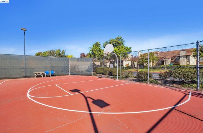 Building Photo - 14009 Seagate Dr
