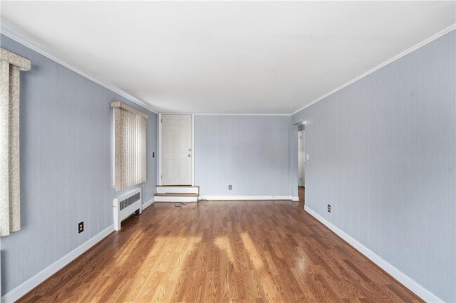 Building Photo - 5 Bradley St