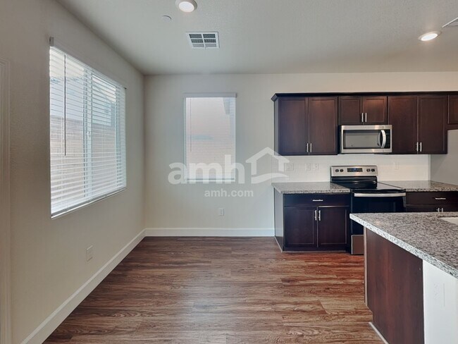 Building Photo - 108 Market St