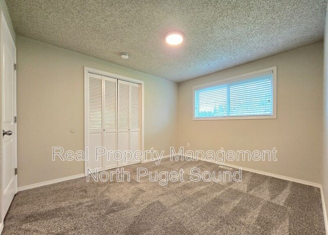 Building Photo - 8432 45th Dr NE