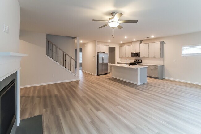 Building Photo - 879 Sara Mdw Rd