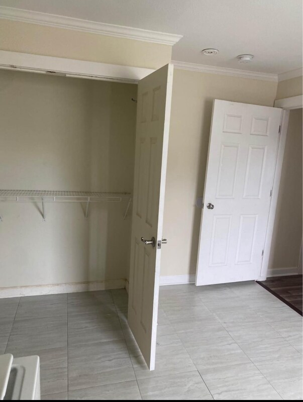 Building Photo - 5635 Leon St