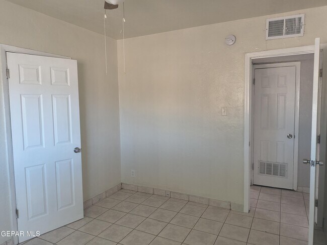 Building Photo - 4908 Blue Ridge Cir