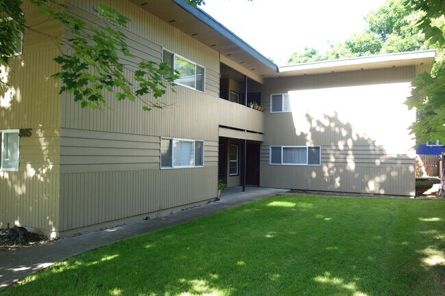 Building Photo - 805 N &#39;C&#39; St. #6-7