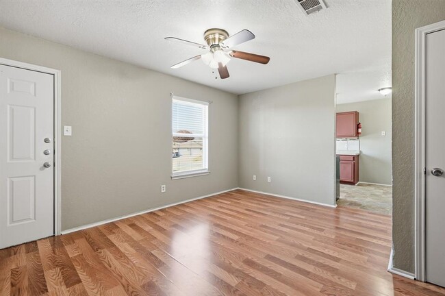 Building Photo - 1716 Benttree Dr