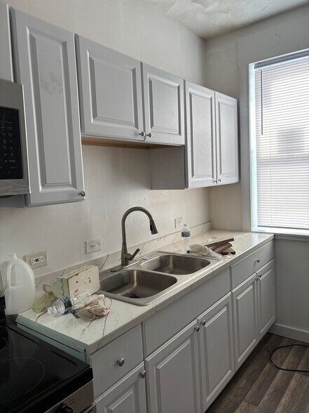 kitchen - 3844 Lee Ave