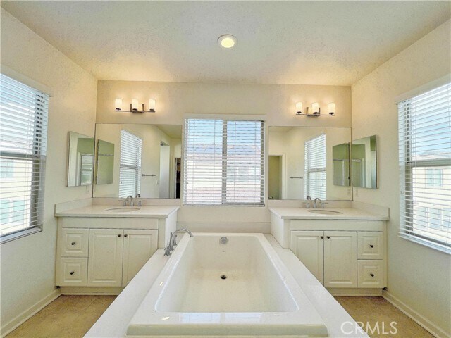 Building Photo - 4953 S Bountiful Trail