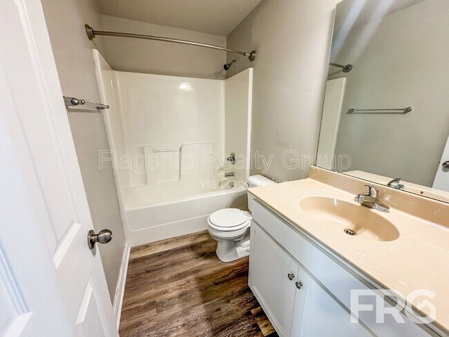 Building Photo - 102 Michael Thomas Pl