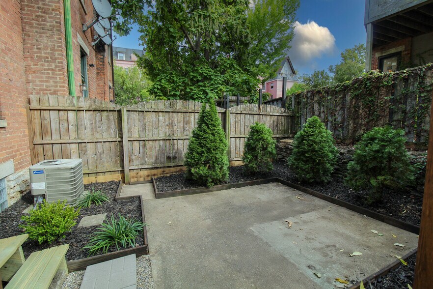Private Patio - 421 Hopkins St