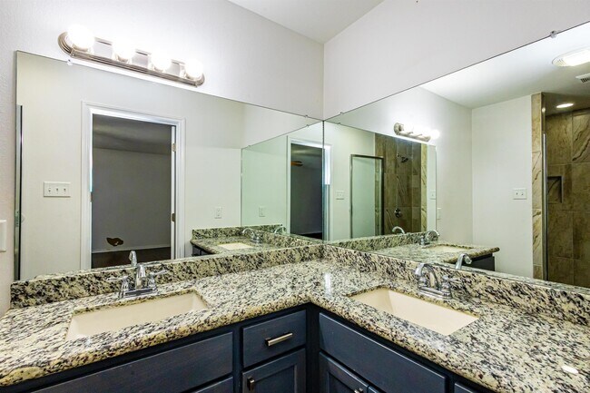 Building Photo - 5520 Stallion Ln