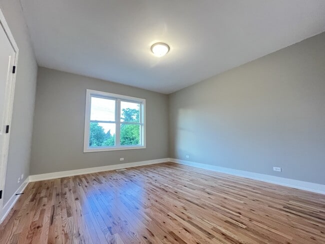 Building Photo - 974 Meadow Ln