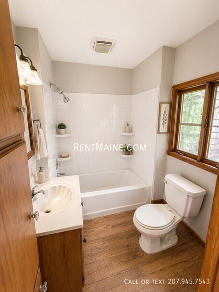 Building Photo - 5 Poplar St