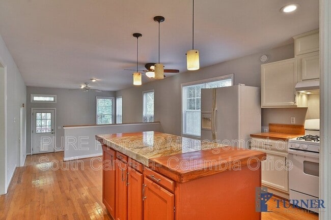 Building Photo - 801 Laurel Hill Ln