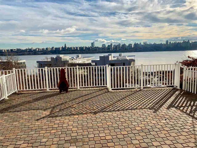 Building Photo - 54 Bergen Ridge Rd