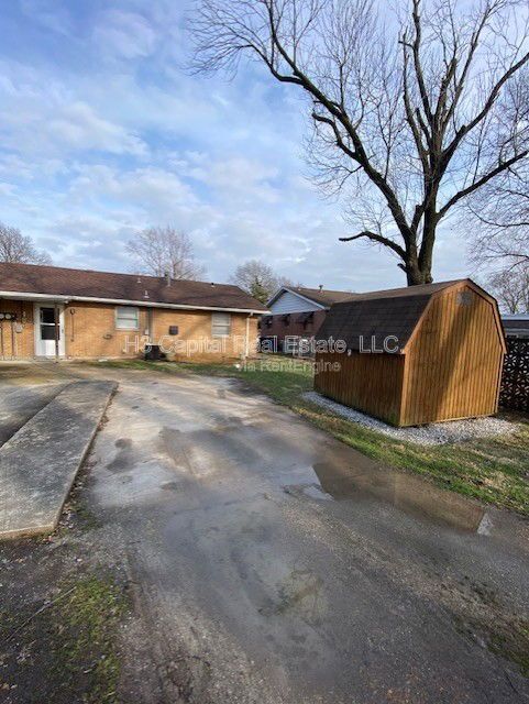 Building Photo - 2818 Yale Dr