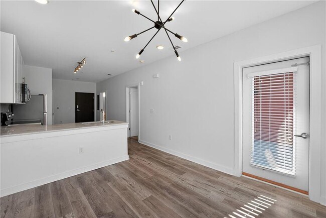 Building Photo - 525 Parkway Dr NE