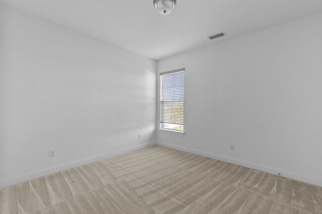 Building Photo - Exquisite 4-bedroom, 2.5-bath home located in the charming city of Chesapeake