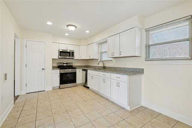 Building Photo - 3004 Bartolo St