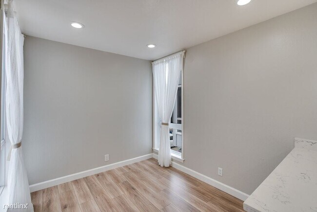 Building Photo - 3 br, 2 bath Duplex - 132 Byrne Street