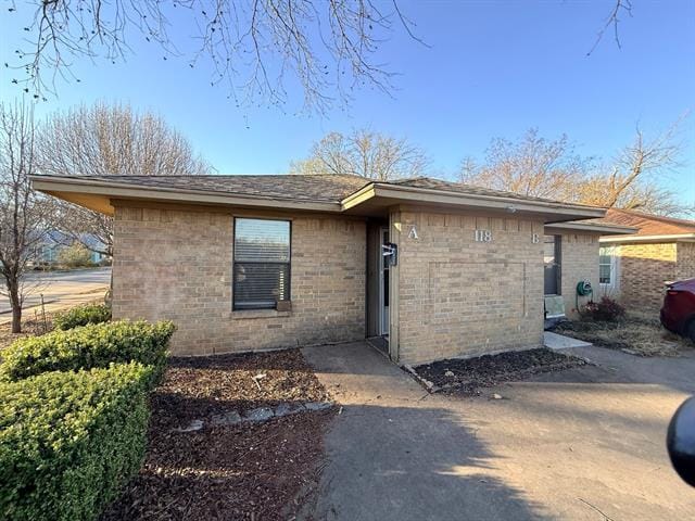 Building Photo - 118 Maple St