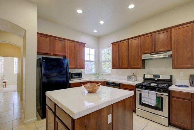 Building Photo - 4321 Strathmore Pl