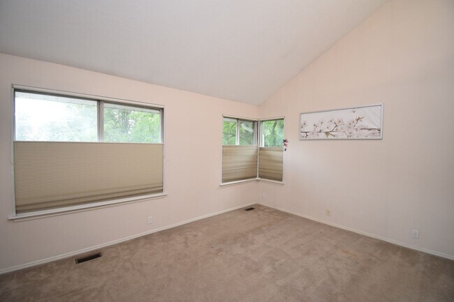 Building Photo - 2122 Rainbow Point Dr