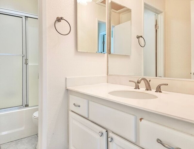 Building Photo - 26316 Los Viveros