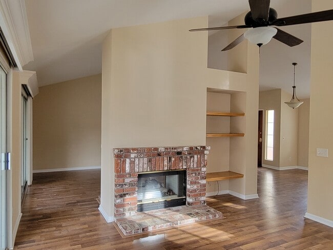 Building Photo - 3143 Mariposa Ave