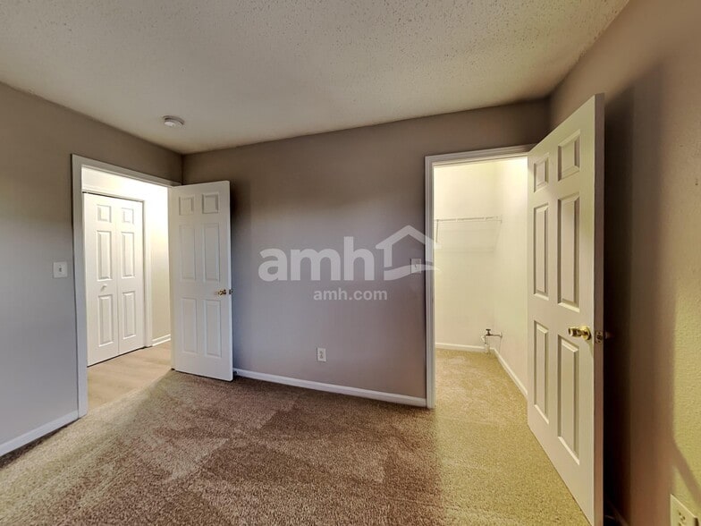 Building Photo - 630 Day Break Dr