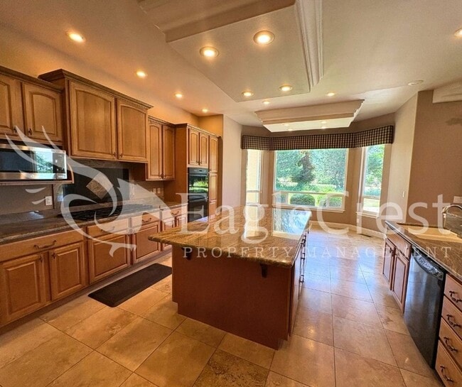 Building Photo - 44 Vinehill Dr