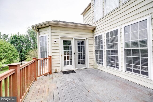 Building Photo - 15 Ridings Way