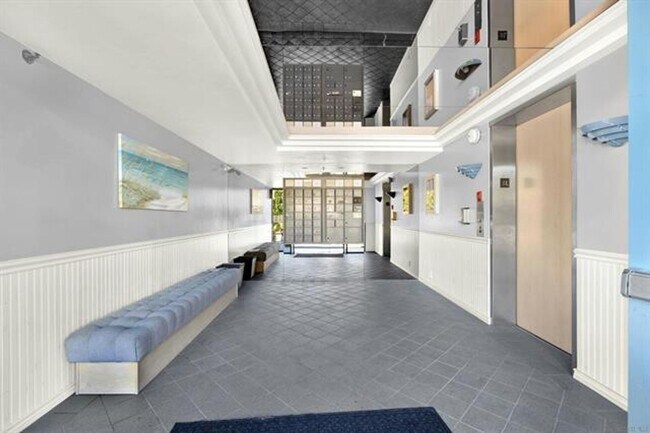 Building Photo - 1 Bed/1 Bath Crown Point Condo with Bay Views