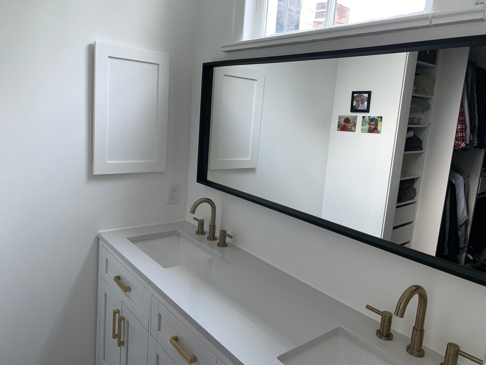 Double lavatories in primary bathroom - 1316 Pleasant St