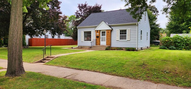 Primary Photo - RARE Double lot, in a beautiful neighborhood.