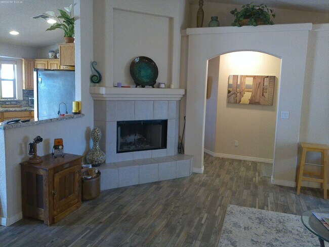 Building Photo - 1740 Quartz Ln