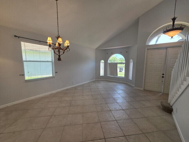 Building Photo - Bright + Spacious Home for Rent in West La...
