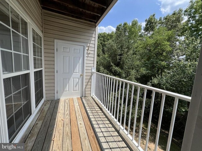 Building Photo - Beautiful 2 bedroom 2 baths condo in the gated community of Chestnut Point.