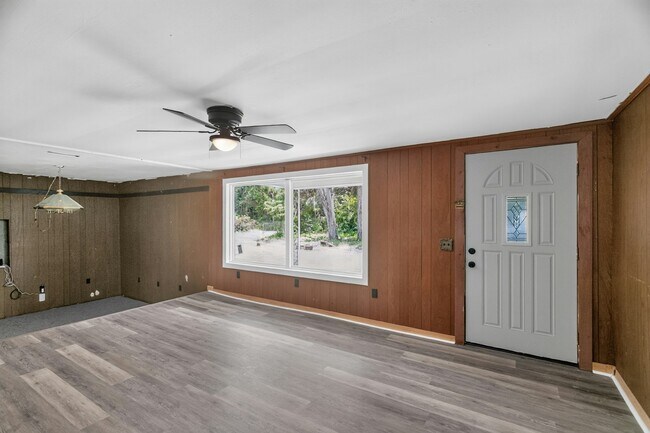 Building Photo - 902 George Hill Rd
